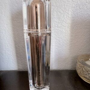 jlo beauty that Jlo Glow serum